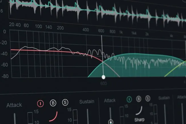 A Trap Mixing graphical representation of a transient shaper plugin with the Attack knob clearly turned up and the Sustain knob turned down.