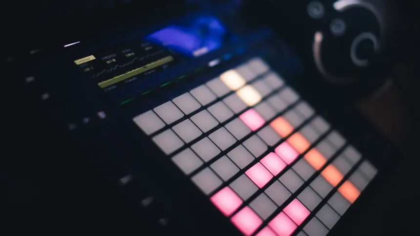 Sell Type Beats Online_ 10 Proven Explosive Strategies to Massive Income